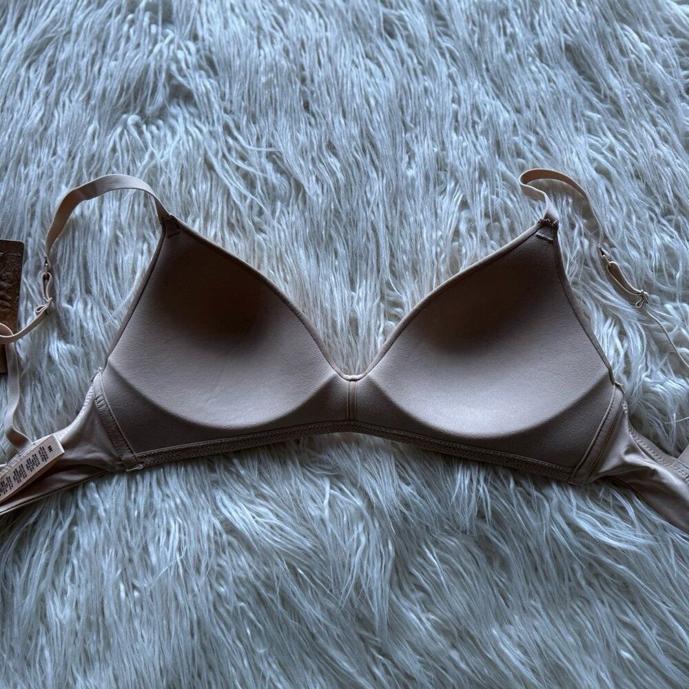 Skims Wireless Lightly Lined Bra Sand Size 30B - Picture 5 of 8